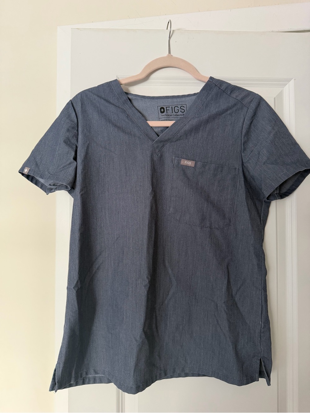 Figs Women’s Heather Denim One Pocket Scrub Top